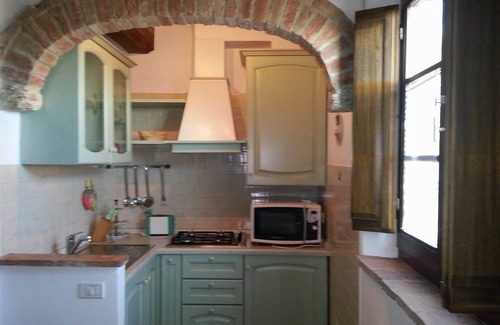 Asciano Apartamento | Típica antigua granja de la Toscana, con pista de tenis y piscina,apartamento Q8