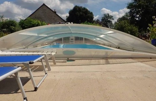 Lussac-Les-Eglises Casa | Rustic house with large garden and communal pool