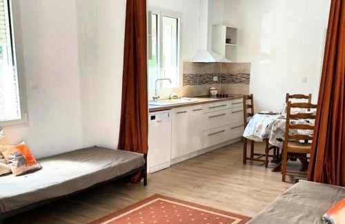 La Jetee Casa | Typical house 20 m from the beach and the port