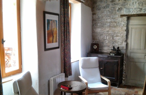 Cesseras Casa | Typical house in old district on a cobbled street