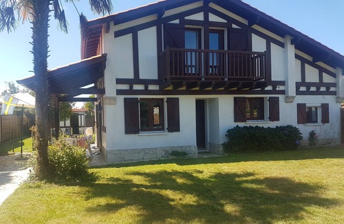 Seignosse Villa | Villa típica de Landaise con piscina