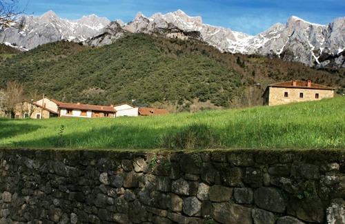 San Pelayo Cabaña | CASONA TÍPICA MONTAÑESA EN PICOS DE EUROPA (POTES) CON JARDIN PRIVADO