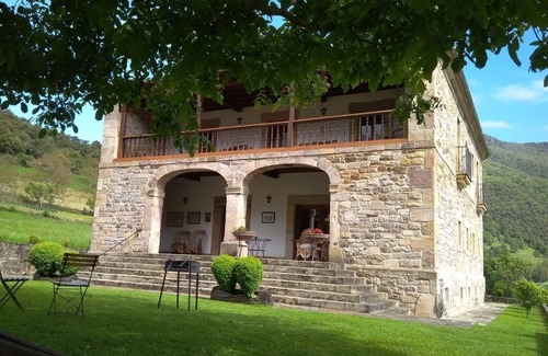 San Pelayo Cabaña | CASONA TÍPICA MONTAÑESA EN PICOS DE EUROPA (POTES) CON JARDIN PRIVADO