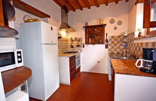 Ferretto Otro | Típica casa de campo rústica con piscina.