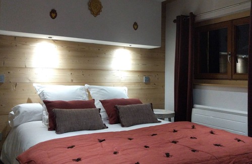 Les Bottieres Casa | Typical Savoyard house with private heated pool