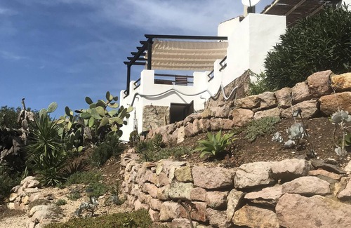 Carloforte Casa | Pequeña casa típica de San Pietro con vistas al campo y al mar, un centro de guardia morisco