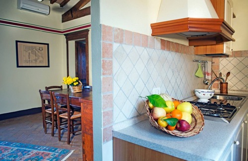 Cinigiano Apartamento | Típica casa de piedra que mira las bodegas de Banfi con piscina y cerca del mar