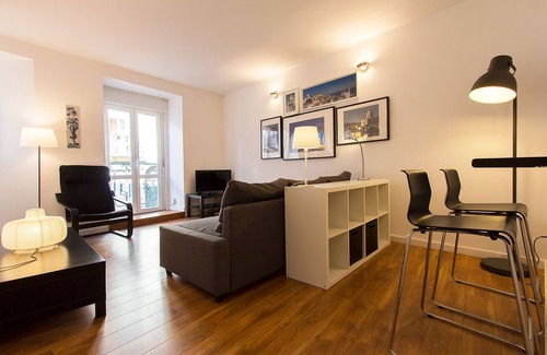 Alfama Apartamento | Typical Tailor Made Flat in Central Graça