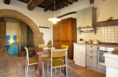 Monticiano Apartamento | Típica residencia toscana en un antiguo pueblo a las afueras de Siena