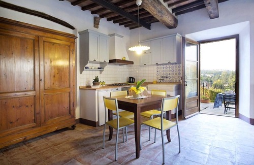 Monticiano Apartamento | Típica residencia toscana en un antiguo pueblo a las afueras de Siena