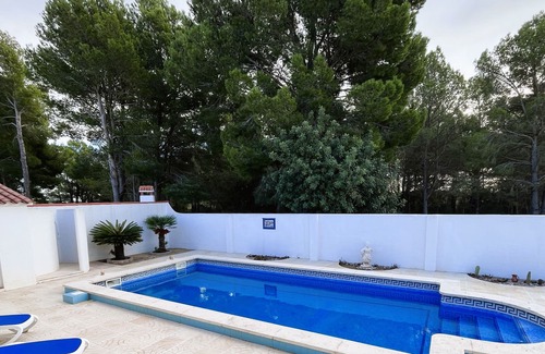 Miami Platja Chalet De Esquí | Típica villa con piscina privada en Miami Platja!