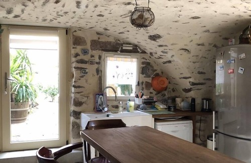 Lacoste Casa | Casa tipica de pueblo