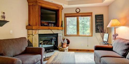 Four O'Clock Apartamento | Tyra Riverbend 111 condo