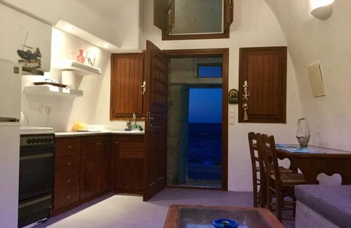 Monolithos Apartamento | Tzannis Cave House