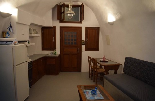 Monolithos Apartamento | Tzannis Cave House