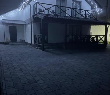 Mykulychyn Casa | U Anastasii i Sofii bilya richki
