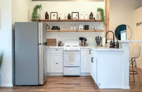 Logan Apartamento | U-District Loft near GU w Self Check-in and Wifi