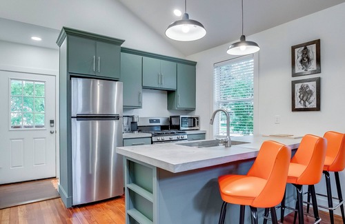 South Louisville Casa | U of L football and horse racing; Walkable!