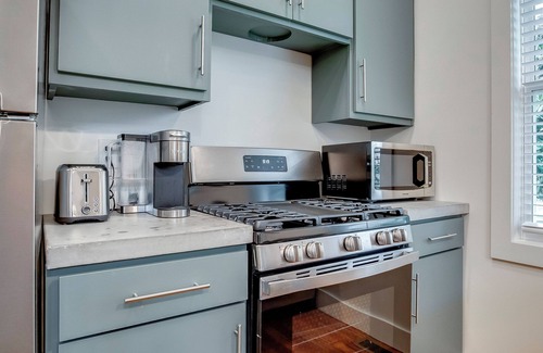 South Louisville Casa | U of L football and horse racing; Walkable!