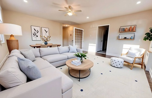 Oakmont Apartamento | U.S Open Rental, Historical apartment 1/2 block from Oakmont restaurants & bars