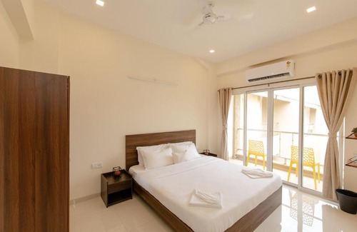 Anjuna Apartamento | U-stays - 2 bhk, Pool view flat with WIFI in Anjuna