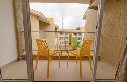 Anjuna Apartamento | U-stays - 2 bhk, Pool view flat with WIFI in Anjuna
