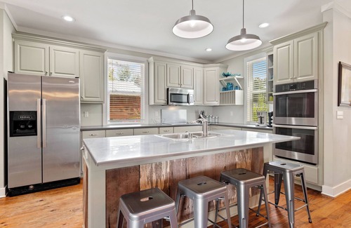 Tuscaloosa Casa | UA CAMPUS ADJACENT 4BEDROOM/4BATHROOM FARMHOUSE SLEEPS 8