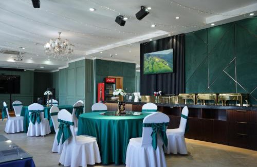 Sukhbaatar Hotel | UB Grand Hotel