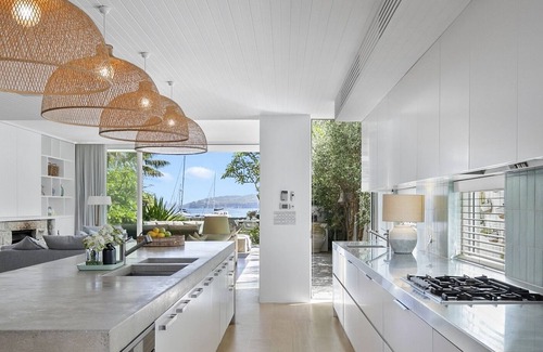Manly Casa | Uber Luxury 5 Bedroom Home - Complete Beachfront