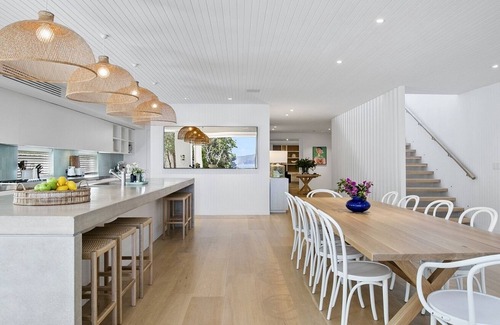 Manly Casa | Uber Luxury 5 Bedroom Home - Complete Beachfront