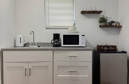 Puerto Nuevo Apartamento | Uber to Bad Bunny Concert! Modern Studio near Choli