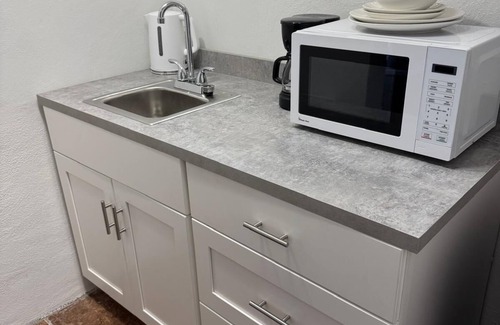 Puerto Nuevo Apartamento | Uber to Bad Bunny Concert! Modern Studio near Choli