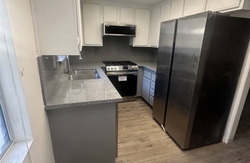 West Los Angeles Condominio | UCLA adj 2-bedroom pet friendly condo in Westwood, Los Angeles with pool