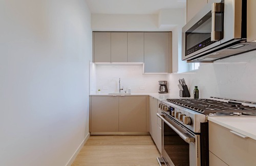 West Los Angeles Apartamento | UCLA Chic Coliving Suite and Private Bath