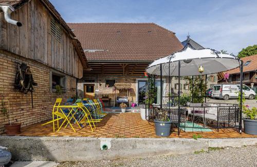 Meikirch Casa | Uelis-Stöckli-Gästezimmer auf Bauernhof mit Billiard und Alpakatrekking