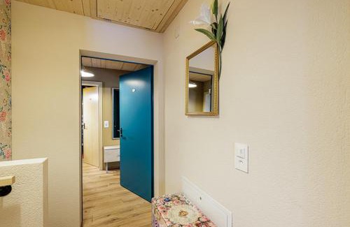 Meikirch Casa | Uelis-Stöckli-Gästezimmer auf Bauernhof mit Billiard und Alpakatrekking