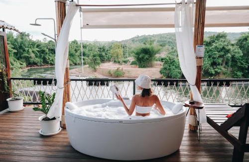 Sai Yok Complejo | UHAUS Train Cabin Resort
