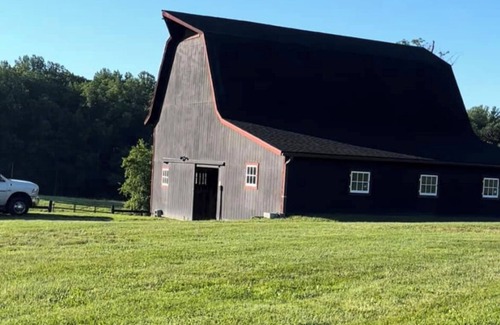 Batesville Casa | UHE - Unforgettable Equestrian Adventure in the Blue Ridge Mountains