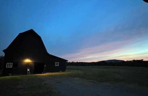 Batesville Casa | UHE - Unforgettable Equestrian Adventure in the Blue Ridge Mountains