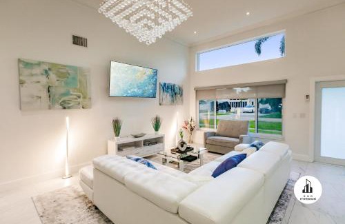 Ojus Casa | Uhost AI - Luxurious 5B Home w Pool & Lounge