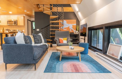 Tillson Casa | Ukihaus Hudson: Enchanting Hudson Valley A-Frame