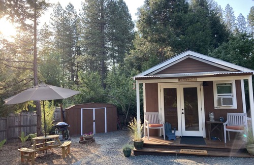 Nevada City Cabaña | Ulee’s Gold: Cozy Cottage + Loft + Pet-Friendly