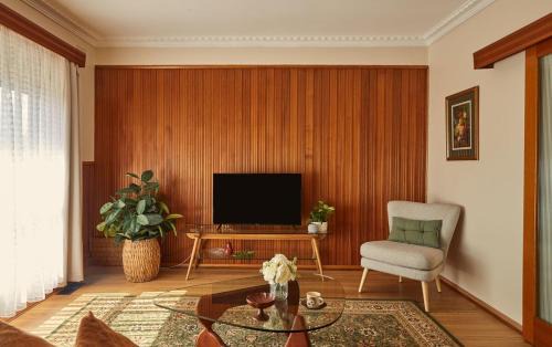 Bell Post Hill Casa | Ultimate 70s Charm near Geelong Waterfront and CBD