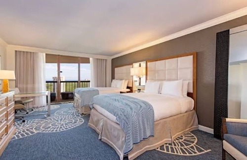 Pelican Bay Complejo | Ultimate Beach Resort Retreat Perfect for Friends and Family | Outdoor Pools