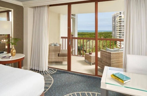 Pelican Bay Complejo | Ultimate Beach Resort Retreat Perfect for Friends and Family | Outdoor Pools