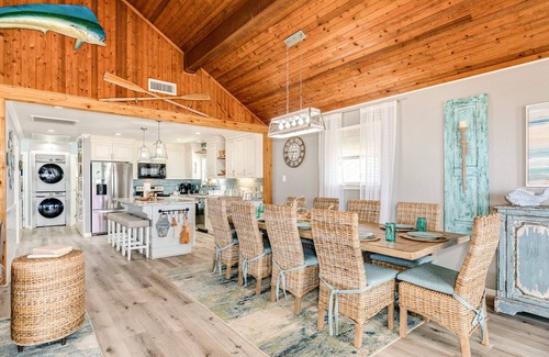 Freeport Casa | Ultimate | Beachfront | Large Deck | Pet Paradise