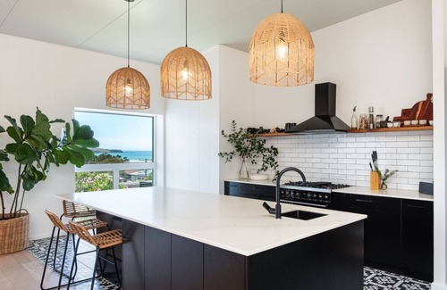 Emerald Beach Casa | Ultimate Beachside Getaway – Modern Luxury with Emerald Ocean Views 🌊