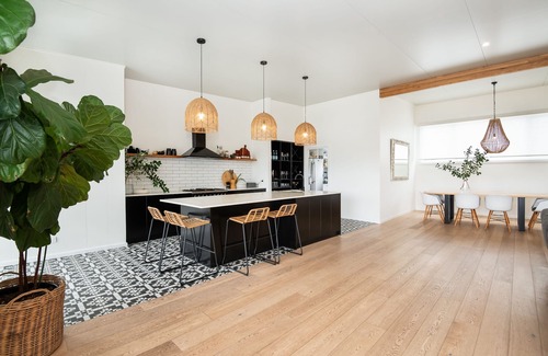 Emerald Beach Casa | Ultimate Beachside Getaway – Modern Luxury with Emerald Ocean Views 🌊