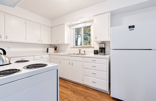 University Acres Condominio | Ultimate Chill Zone | Bbq, Bikes, Pet Friendly!!