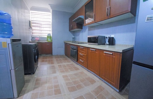 Ikoyi Apartamento | Ultimate Comfort in V/Island Lagos: Spacious 2-Bed with 24/7 Power & Free WiFi